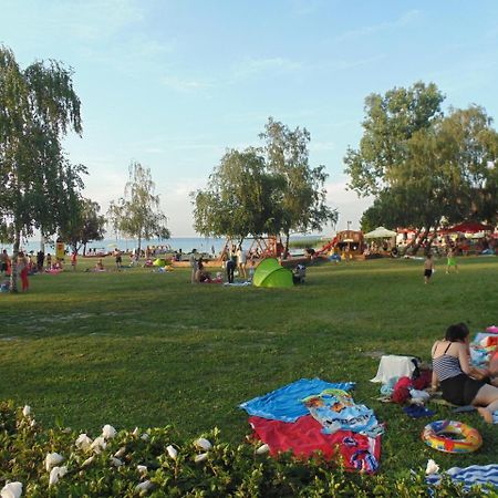 Sosto Apartman Шіофок Екстер'єр фото